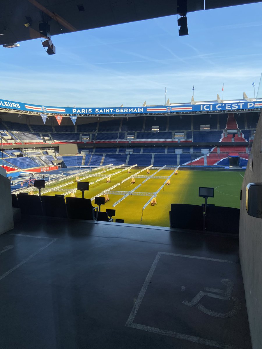 LecroqC's tweet photo. Dans un environnement haut de gamme , les jeunes ont pu trouver une formation, un stage, une alternance voire un emploi. Merci aux acteurs de la région académique IDF de s’être mobilisés. #ac-versailles @yourfuture https://t.co/pba7gIllMR