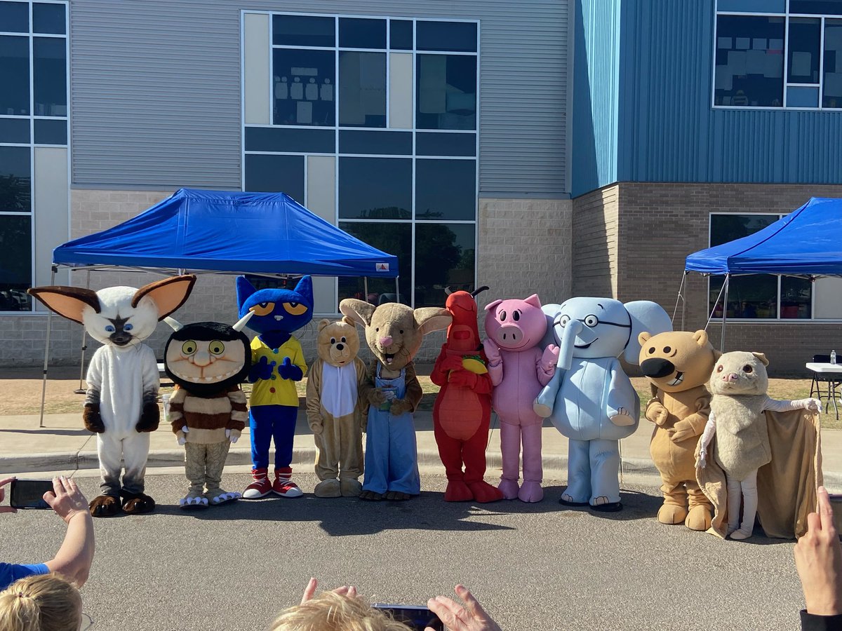 bunche_elem's tweet photo. Bunche Storywalk will be live at TCTELA this month!  Sharing and growing learner outcomes.
#buildingbears
@_REACH_Network_ https://t.co/pRpyAmfPBb
