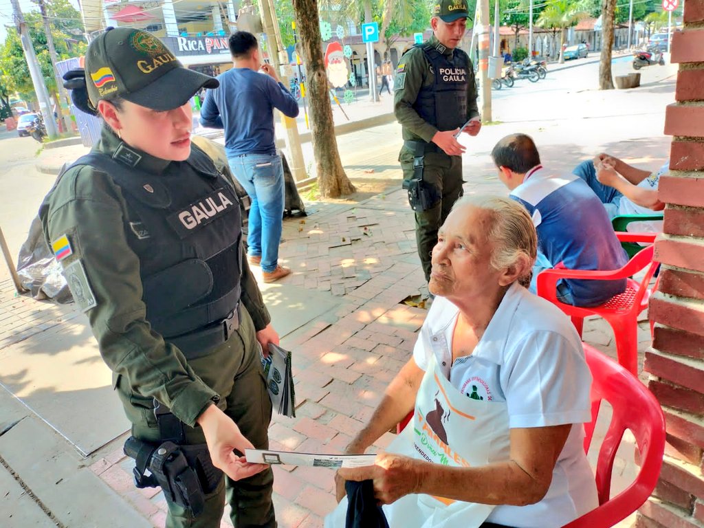 PoliciaCmarca's tweet image. En el marco de la campaña ¡No dejes que te engañen! Córtale la conexión a la extorsión, cuelga y marca 165 @GaulaPolicia Cundinamarca, realiza jornada  de prevención contra el secuestro y la extorsión, dirigida al sector Comercio del municipio de #Ricaurte. #DiosYPatria
