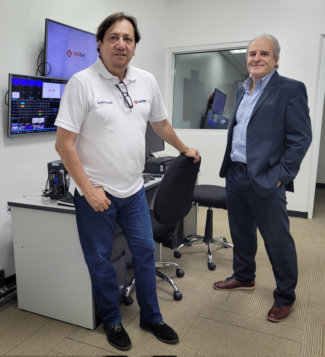 Aldoro's tweet photo. Recibimos en el #CAM de #Periodismo @Ceutec_hn al amigo Carlos Echeverri, CEO de "La Maquina de Ideas", consultora internacional de medios y comunicación. Estamos preparando talleres creativos e innovadores para nuestros estudiantes. https://t.co/gjHpSdDqSe