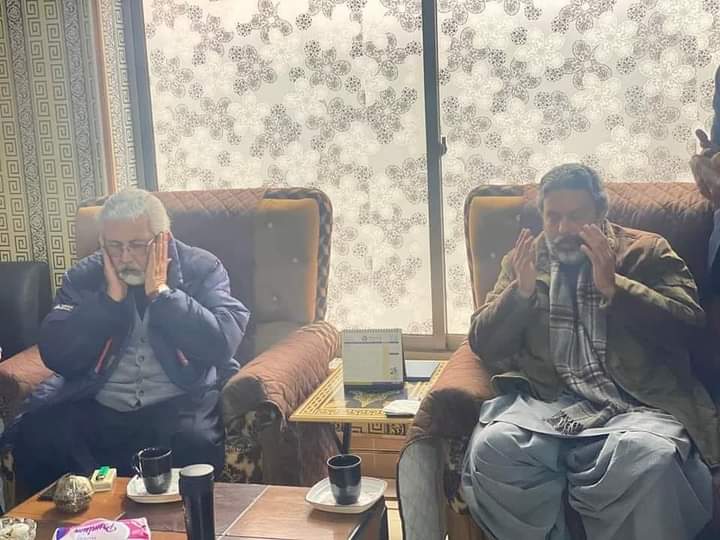MehdiShozib's tweet photo. رہنما تحریک انصاف سردار سیف الدین کھوسہ نے پاکستان پیپلز پارٹی کے امیدوار حلقہ این اے 185 سردار دوست محمد خان کھوسہ کی مکمل حمایت کا اعلان کر دیا جس کے بعد یہ سیٹ دوست محمد کھوسہ جیتنے کی پوزشن میں آ گئے ہیں
#NA185 #PP287 #PP288 https://t.co/e0aH8fboL3