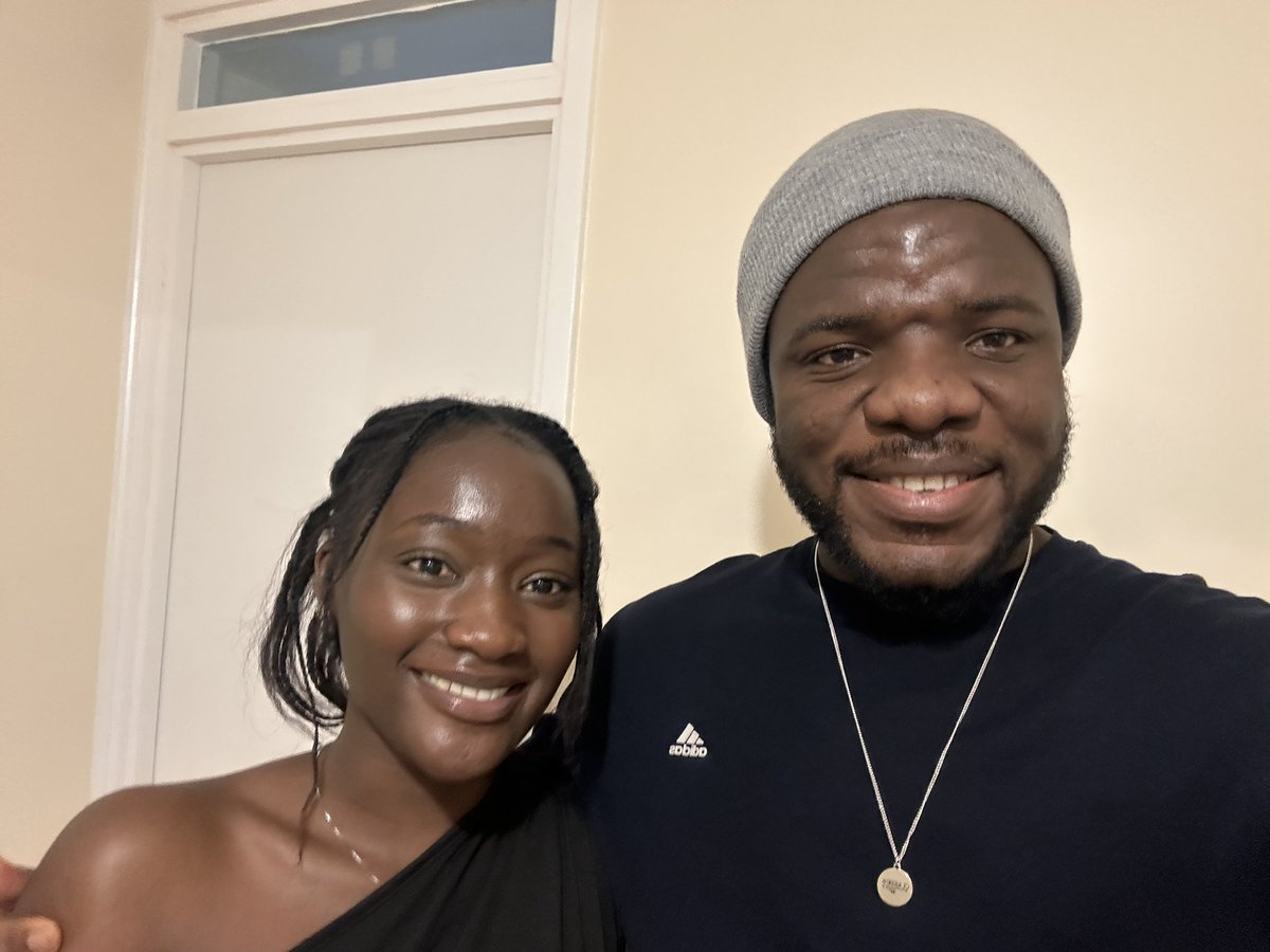 Thebillionchef's tweet photo. I met your fav today y’all🙈
The Sir Dickson himself @Wizarab10 . This man is so humble, gentle and quiet. And yes, he can cook (1000 yard husband material)😊.
 I made sure he smiled for the camera 😂😂😂. Fear women https://t.co/p5Xz4UU9x5