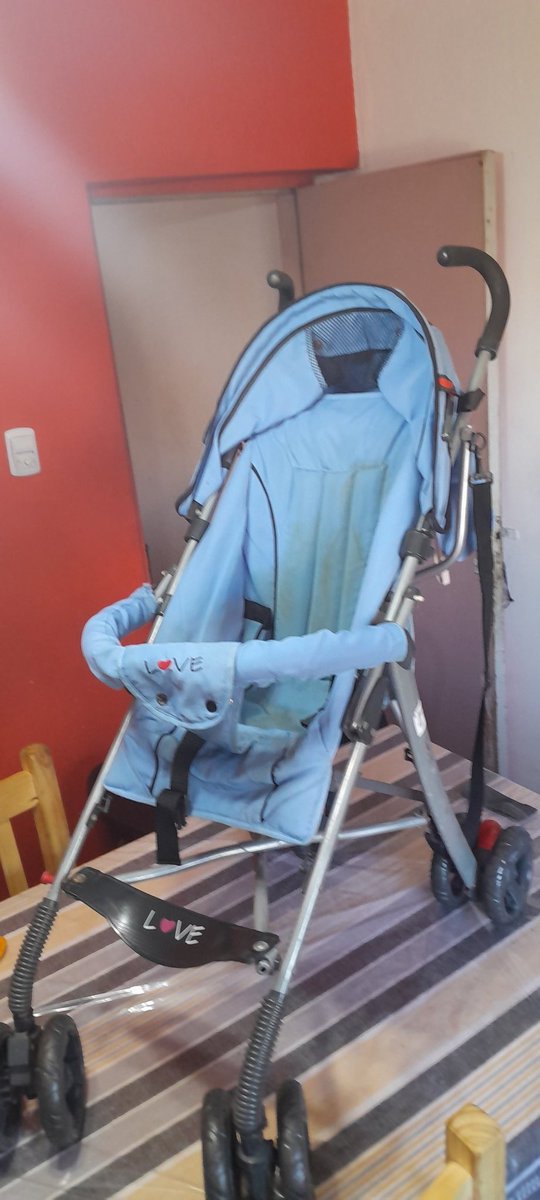 VENDO

Cochecito, butaca, huevito y paraguitas de primera calidad, usados pero muy bien cuidados y en perfecto funcionamiento. Se van los cuatro juntos.