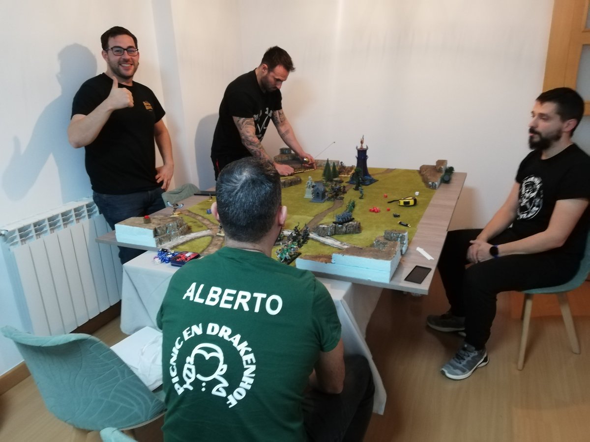 Sábado probando listas para el torneo de Sajazarra, con las buenas gentes de Picnic en Drakenhof <a href="/PuchienLustria/">🦎 Puchi 🐍</a> <a href="/manel_wh/">#manel</a>. Falta el bueno del tío <a href="/Duffman88mm/">Duff Von mann</a>