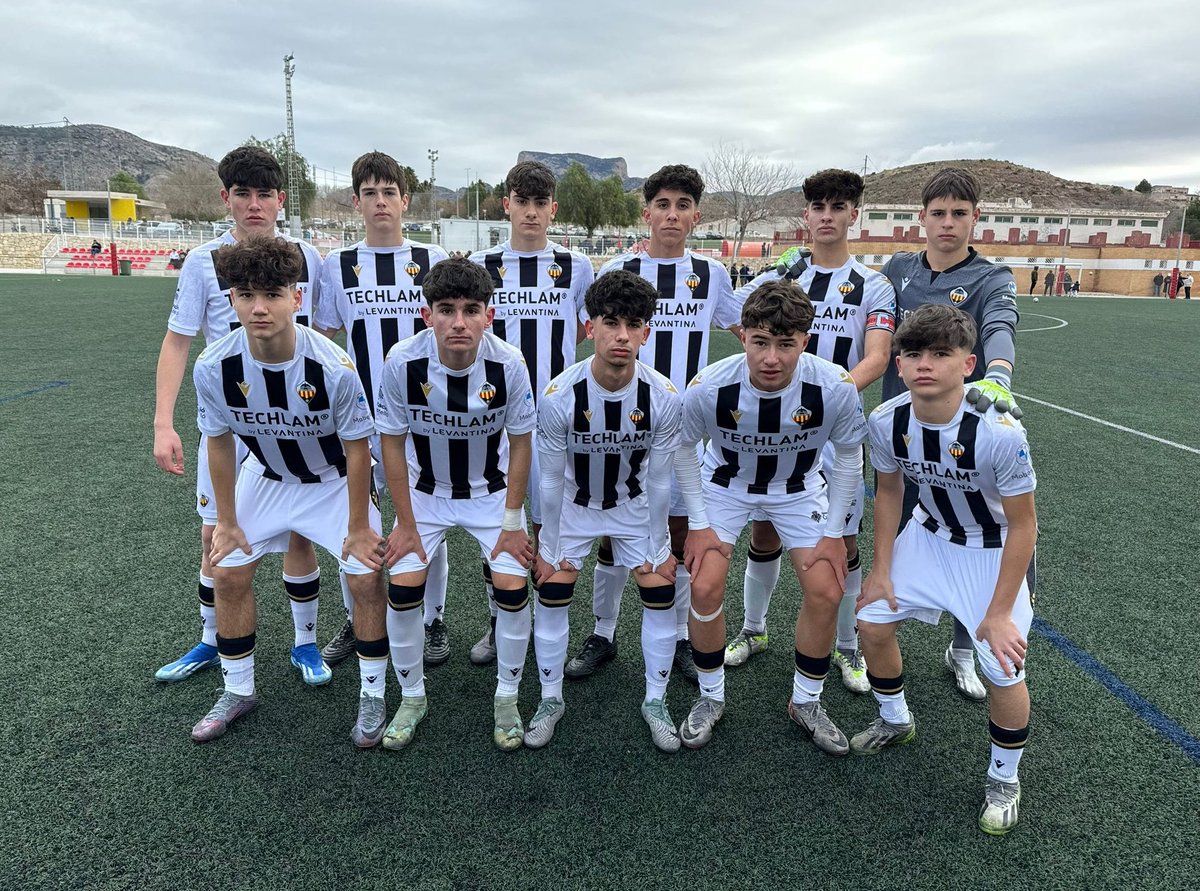 Gran victoria del 𝐂𝐚𝐝𝐞𝐭𝐞 𝐀 del @cdcastellon ante el @EldaUnionCF en Autonómica (0-4) 👏🏻 #CanteraAlbinegra #PPO👂🏻