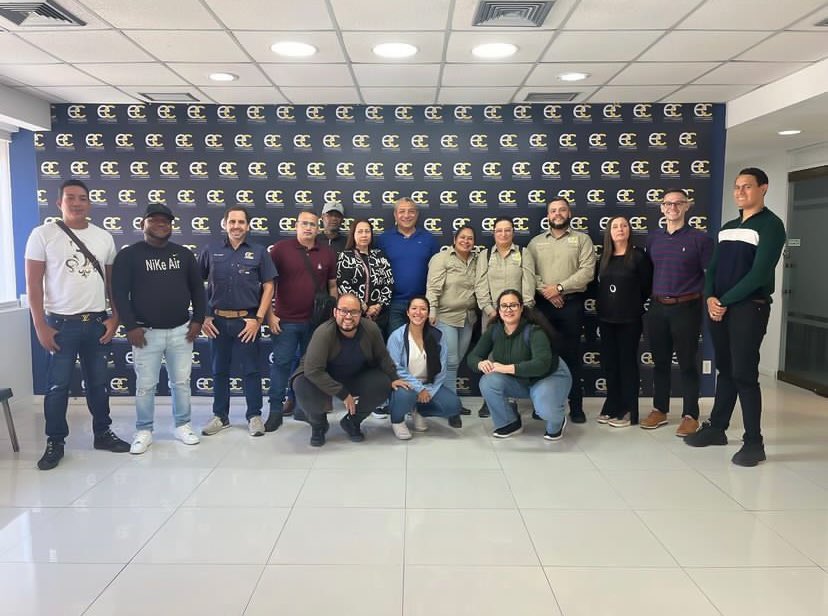 Acción y organización 🗣️

Nuestras autoridades regionales estuvieron en reunión con los equipos de organización y electoral, <a href="/EnCiudadanoVzla/">Encuentro Ciudadano</a> está listo para afrontar en unidad los retos de este 2024.

Seguimos trabajando de la mano de nuestra candidata @mariacorinamachado 🇻🇪