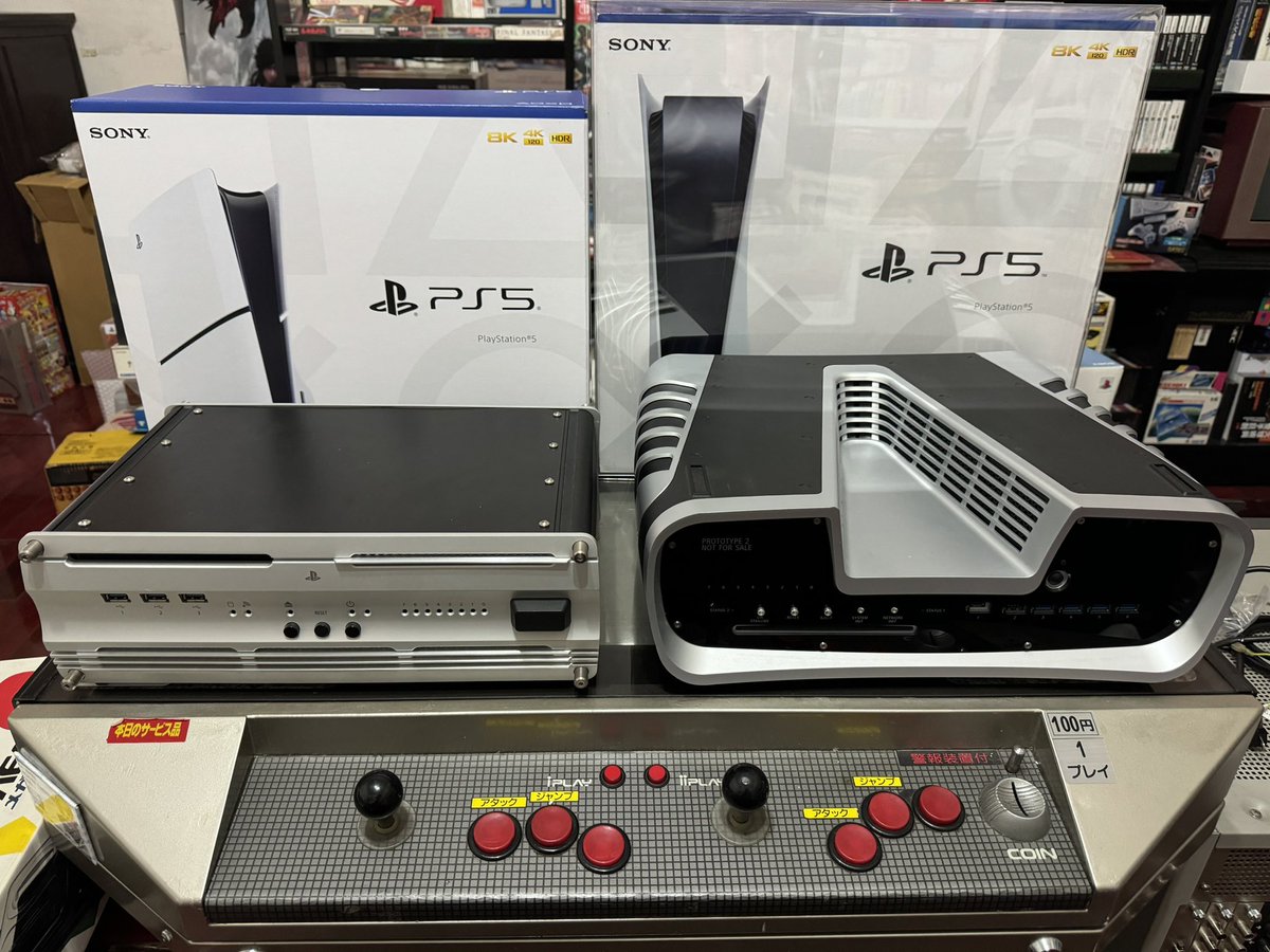 tecmo35's tweet image. PS4とPS5の開発機を合体（￣▽￣）