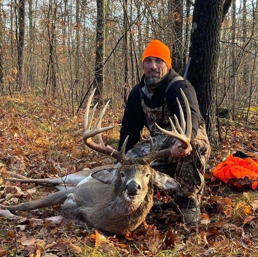 This whitetail was supposedly taken in New York! Does anyone know the hunter or story? 🦌
