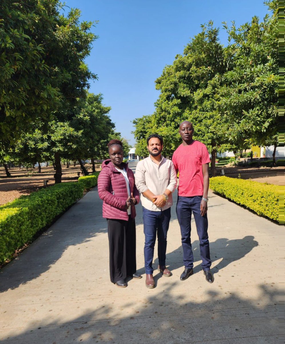 VisionairySagar's tweet photo. Hosting A Diplomats from Kenya At Saachi Villagio ,Amazing human being Mr Jared Mayieka Trade Counsellor , Kenya High Commission India &amp; Mrs Ruth Mayeika From Ministry Of Finance Kenya
Showing around local villages &amp; culture #kenya #india @narendramodi @AmitShahOffice #vadnagar https://t.co/IEwVT4AXPS