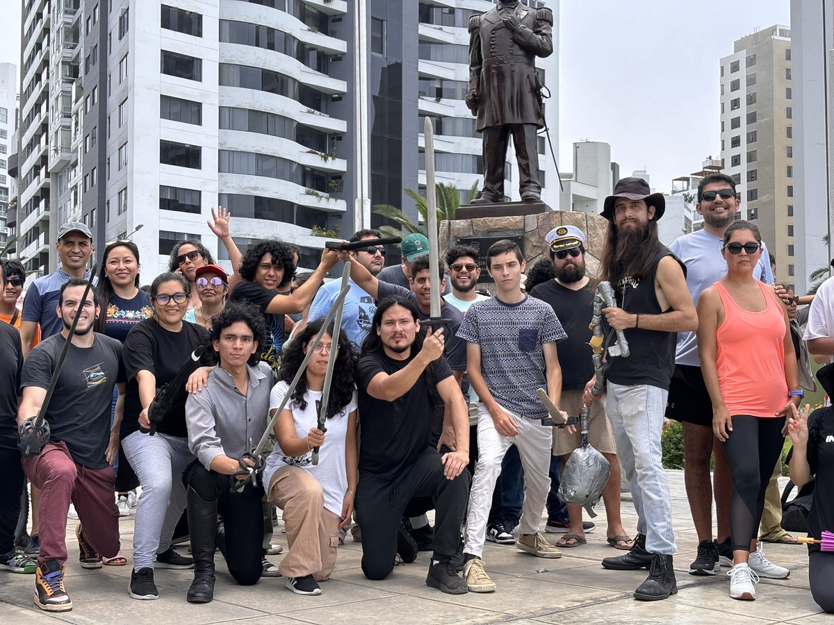 maralegre's tweet photo. En el #GrauFest llegaron los del COMBATE MEDIEVAL, a quienes los de la Muni hostigan y echan del parque

Noten la ironía de que ellos tengan que confrontarse con los de Renovación “MEDIEVAL” (apodo ganado por sus medidas ultra conservadoras) 🙃

#OcupaTuCalle #DesobedienciaUrbana https://t.co/Uq04pg5Sxe
