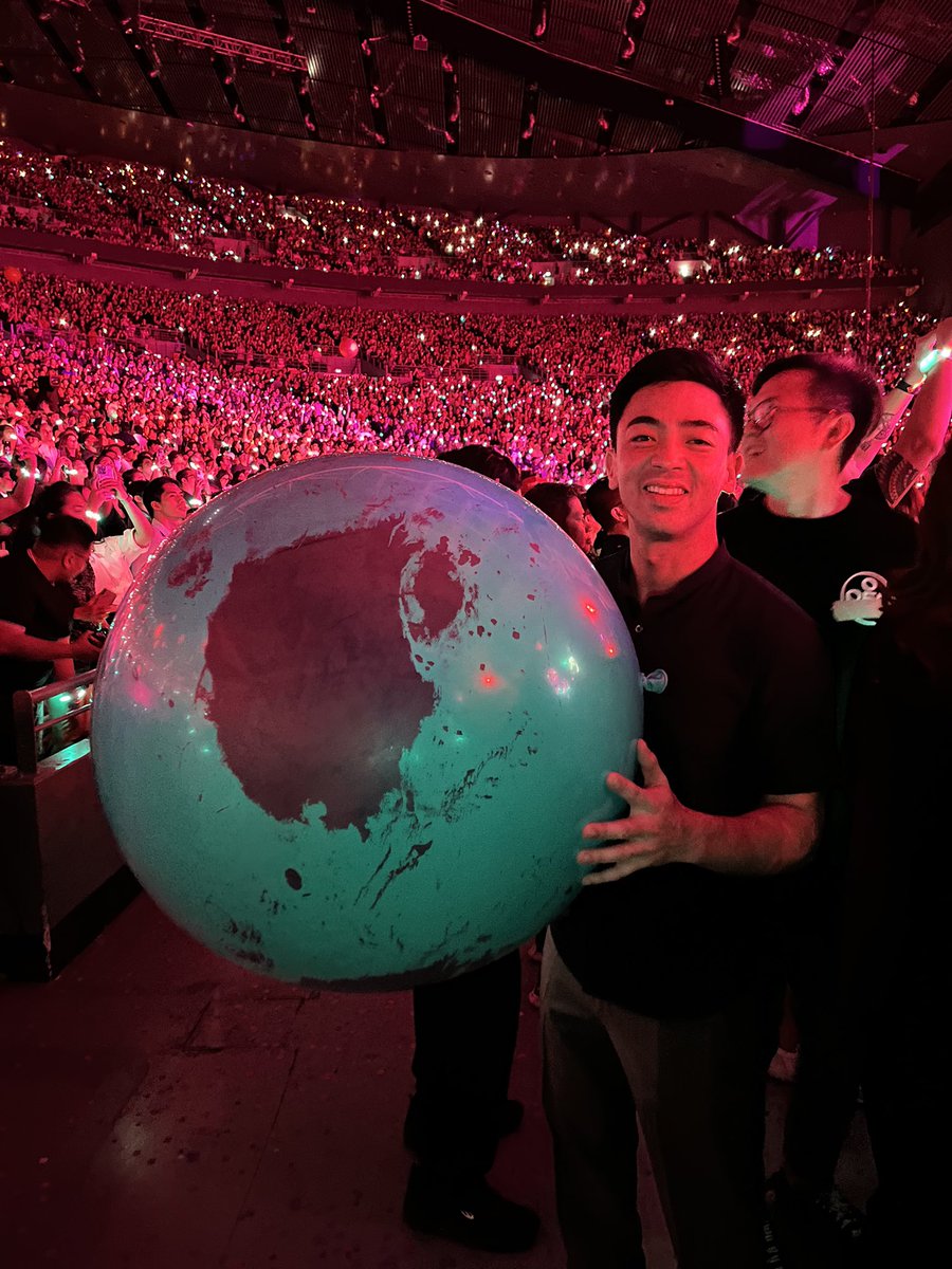 tomicapacible's tweet photo. What an experience! #ColdplayPH https://t.co/zoWOculLmg
