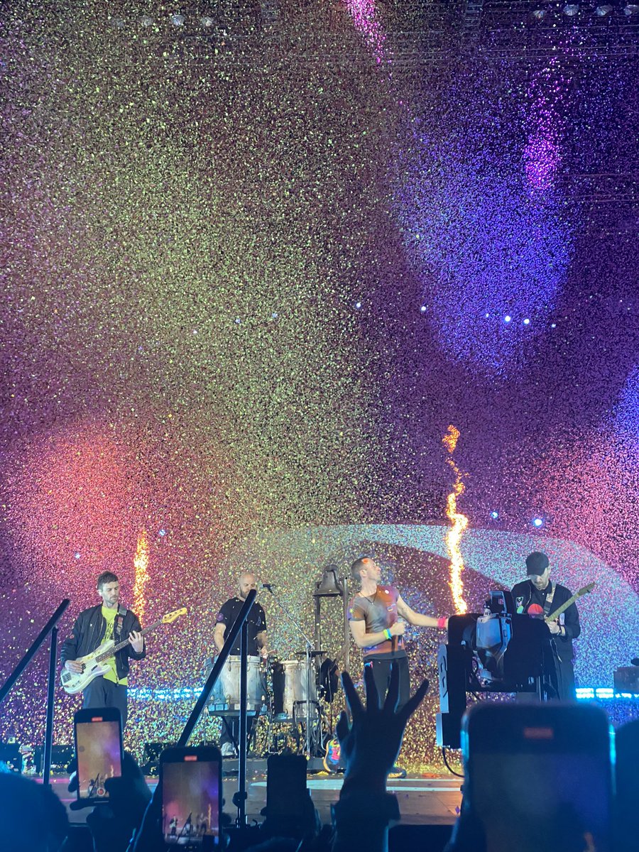 tomicapacible's tweet photo. What an experience! #ColdplayPH https://t.co/zoWOculLmg