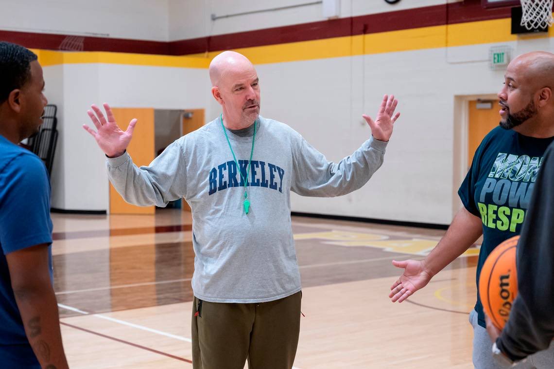SacBee_JoeD's tweet image. Terrific team ⁦@SacCityCollege⁩ under 
inspiring coach @CoachJones916
When told he had a brain tumor, he hoped for 10 years…

10 years after brain tumor surgery, Sac City coach still living the good life
⁦@DajonJr⁩ ⁦@drewfischer_5⁩
sacbee.com/sports/college…
