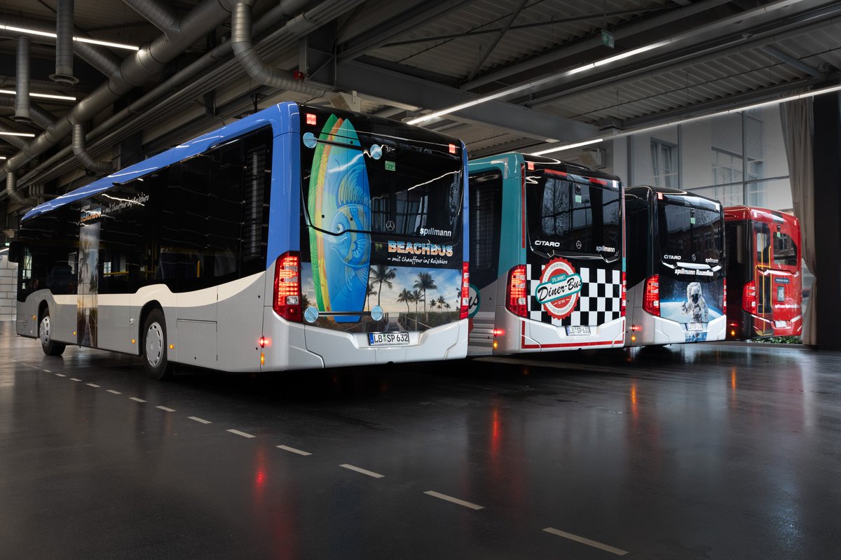 CLondoner92's tweet photo. Germany: News from #Spillmann's Creative Workshop: Themed #Buses with Surprising Exterior Design. #Mercedes
"In addition to the rear entry with decals, the creative department has also given the typical “#London” front design to the Citaro Routemaster bus"
https://t.co/DyszsBvSyg https://t.co/Sx5wCxsNIa