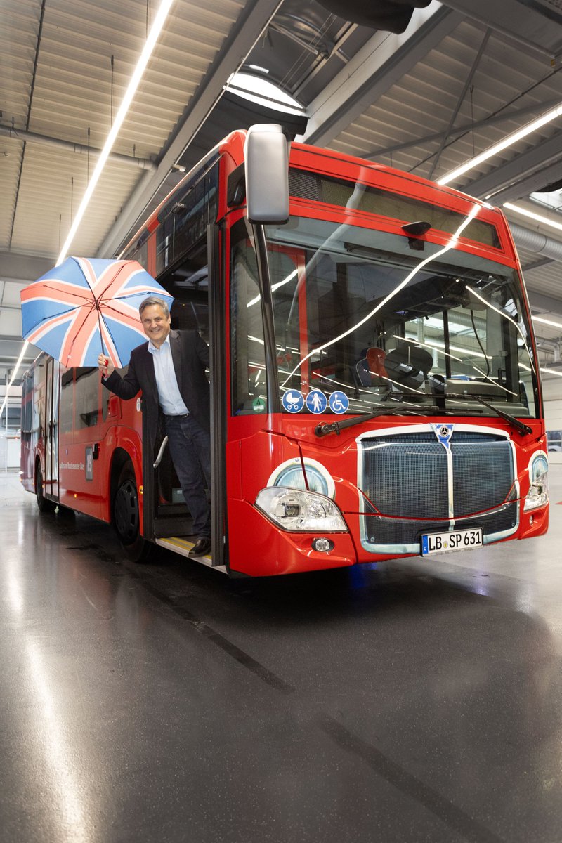 CLondoner92's tweet photo. Germany: News from #Spillmann's Creative Workshop: Themed #Buses with Surprising Exterior Design. #Mercedes
"In addition to the rear entry with decals, the creative department has also given the typical “#London” front design to the Citaro Routemaster bus"
https://t.co/DyszsBvSyg https://t.co/Sx5wCxsNIa