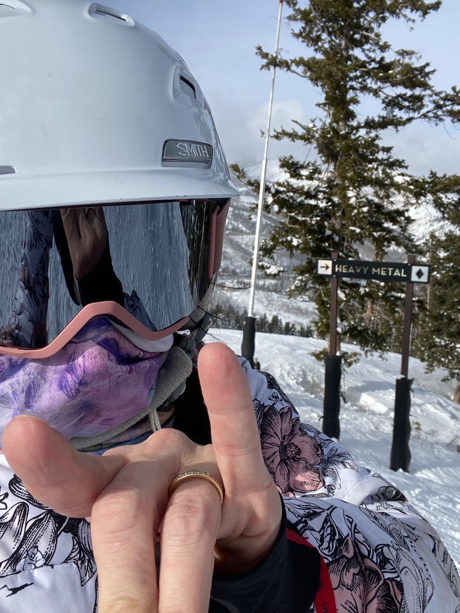 One of my fav runs and not just cuz the name. Heavy metal. Light powder.  🧿 😈🤘#skiutah #devilhorns #powderday