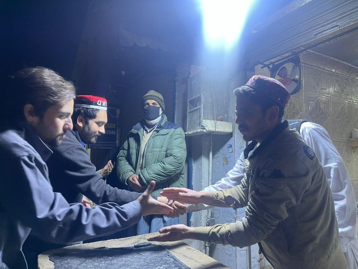 QWP_PK's tweet photo. الیکشن 2024
قومی وطن پارٹی نامزد امیدوار برائے حلقہ پی کے 6 ملک عمران خان نے حلقہ پی کے 6 مختلیف علاقاجات کالج کالونی، چیل شگئ اور سیدو شریف میں الیکشن کمپین کے دوران لوگوں سے ملاقات کررہے ہیں
#QWP #QWPIsFuture #Vote4QWP #PK6 #SWAT https://t.co/PPdRRmwEpc