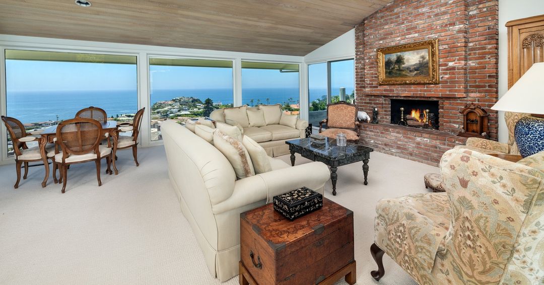 RodDaley's tweet photo. This immaculate estate offers up some of the best of #California’s panoramic views, not to mention that incredible balcony. See why this deal is almost too good to be true, schedule a tour, call or text my cell at 949.395.1091.

#RealEstate #CBGlobalLuxury DRE #00456990 https://t.co/w1gtjD6Yco