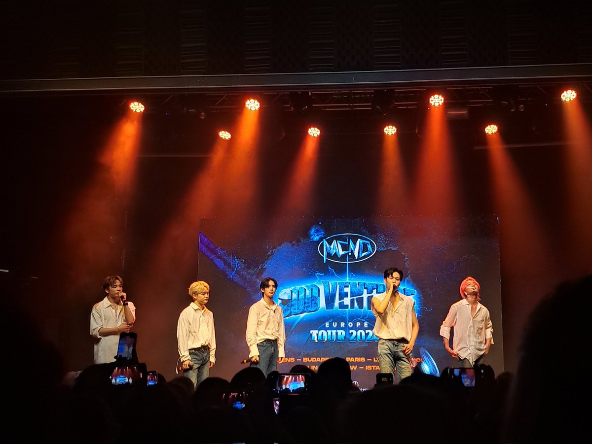 WinBrasil2's tweet photo. [#WINQ - 20.01.24] O MCND durante o show em Atenas!!!!

#WIN #윈 #MCND #엠씨엔디 #ODD_VENTURE_TOUR_2024 #MCND_IN_GREECE #ATHENS @McndOfficial_

Cr. sanieberpunk https://t.co/A14GAmbmM7