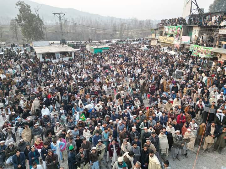 drAlviSays's tweet photo. مانسہرہ سے صوبائی اسمبلی کے حلقے پی کے 36 سے امیدوار سردار شاہجہان یوسف کے دفتر کی افتتاحی تقریب میں عوام کا سمندر امڈ آیا 🤲❤️

مسلم لیگ ن اس وقت وہ جماعت ہے جو گراؤنڈ پر سب سے بڑے جلسے کر رہی 

سوشل میڈیا کے چیمپینز کو کھلا چیلنج ہے آٹھ فروری کو انشاءاللہ ہر ڈبے سے شیر نکلے گا https://t.co/x2msCu8EaE