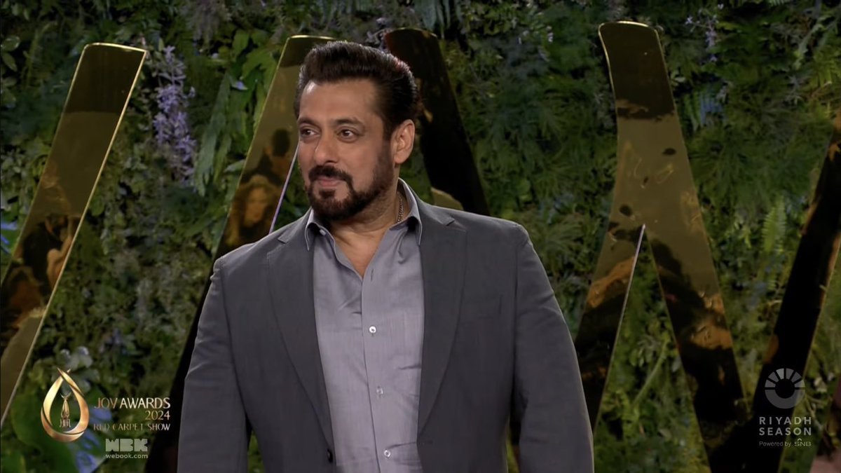 MegaStar #SalmanKhan𓃵 attending the #JoyAwards in his trade mark style. Bhai is the only bollywood actor who's invited to this award function at #Riyadh twise and honoured with THE PERSONALITY OF THE YEAR AWARD