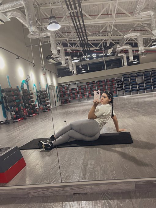 Un abonat sa iesim diseara? https://t.co/044kfhSGnB