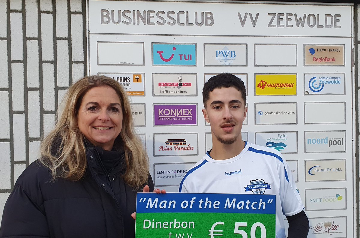 Abdelkarim Arzini, met een goal en assist, uitgeroepen als Man of The Match in de wedstrijd vv Zeewolde - <a href="/OWIOS/">v.v. OWIOS Oldebroek</a>, uitslag 3-2.  Bestuurslid  van de BC Trea Pálma overhandigt de dinnerbon names wedstrijdsponsor Quality 4 All.