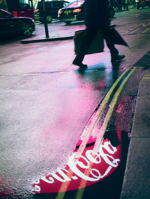 CreativeWisdom_'s tweet image. Piccadilly Circus, London #streetphotography #London #Piccadilly #Cola
