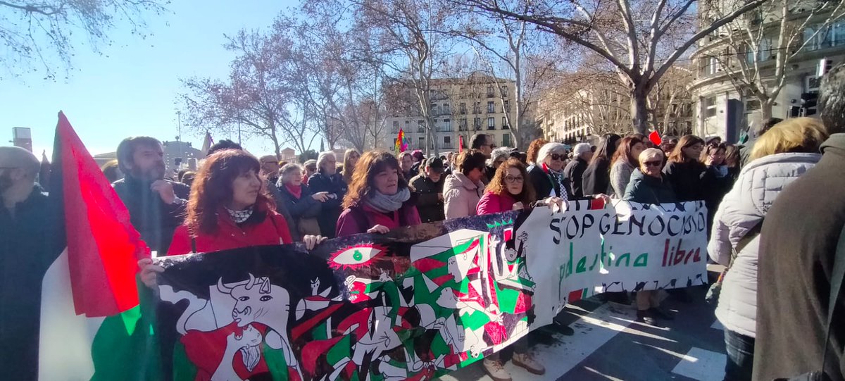 MstlsPalestina's tweet photo. Alrededor de 50.000 personas hemos tomado las calles de Madrid para pedir el fin del #GenocidioPalestino hartos de la hipocresía de los gobiernos que comercian con armas con Israel.
Exigimos el fin de las relaciones con Israel.
@BDSMadrid @LaAteneaEC @CIDESPU @CSOlaCasiKa https://t.co/qmp0BLgw0v