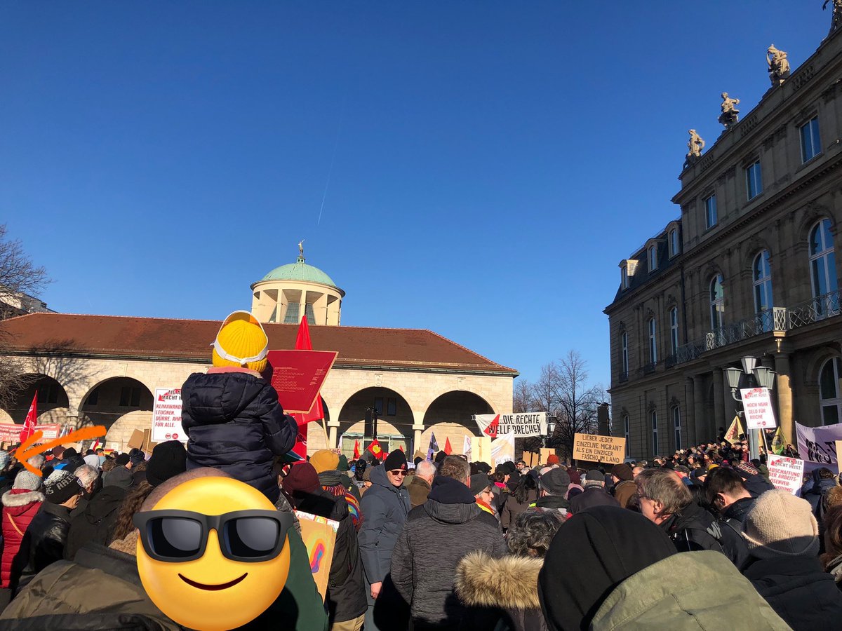 kikifcb's tweet photo. Wo ist Waldo…äh Kerstin. Ganz vorne dabei und #LAUTgegenRechts
#s2001 https://t.co/VB870LSjbc