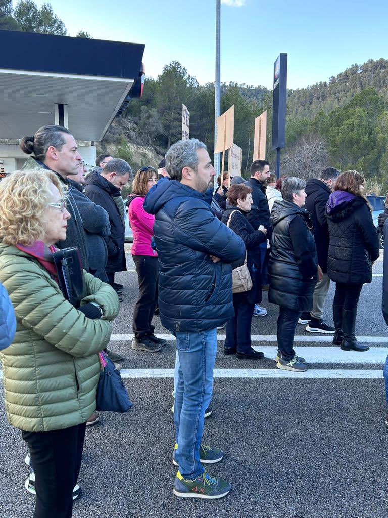 ramonbacardit's tweet photo. Els arguments pel #DesdoblamentIntegral de la #C55 són claríssims. Tan sols falta lideratge polític per dur-lo a terme. Avui, un cop + tot el suport a les entitats que encapçaleu aquesta reivindicació @NOMSMORTSC55 #FAVM #Xarxa7 https://t.co/2ZPWb22jDv