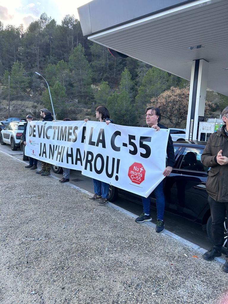 ramonbacardit's tweet photo. Els arguments pel #DesdoblamentIntegral de la #C55 són claríssims. Tan sols falta lideratge polític per dur-lo a terme. Avui, un cop + tot el suport a les entitats que encapçaleu aquesta reivindicació @NOMSMORTSC55 #FAVM #Xarxa7 https://t.co/2ZPWb22jDv