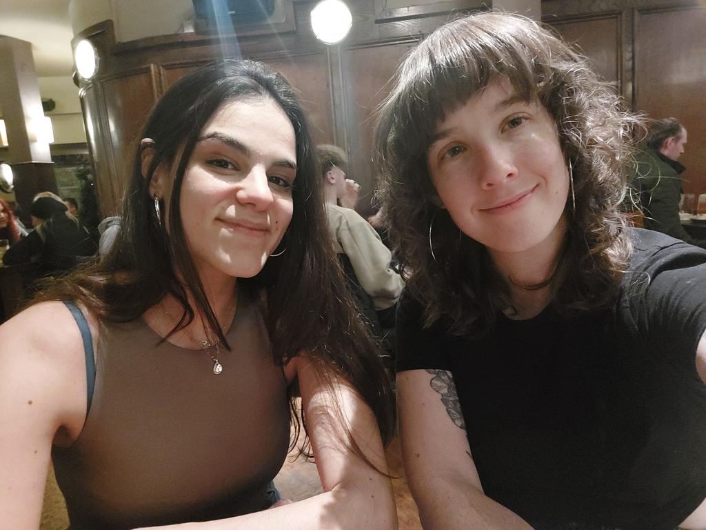 Iluntze_'s tweet photo. We're at the Regal (Cambridge Wetherspoons) table 52, feel free to send us some drinks #Wetherspoons 😘 https://t.co/xzORnlppcB