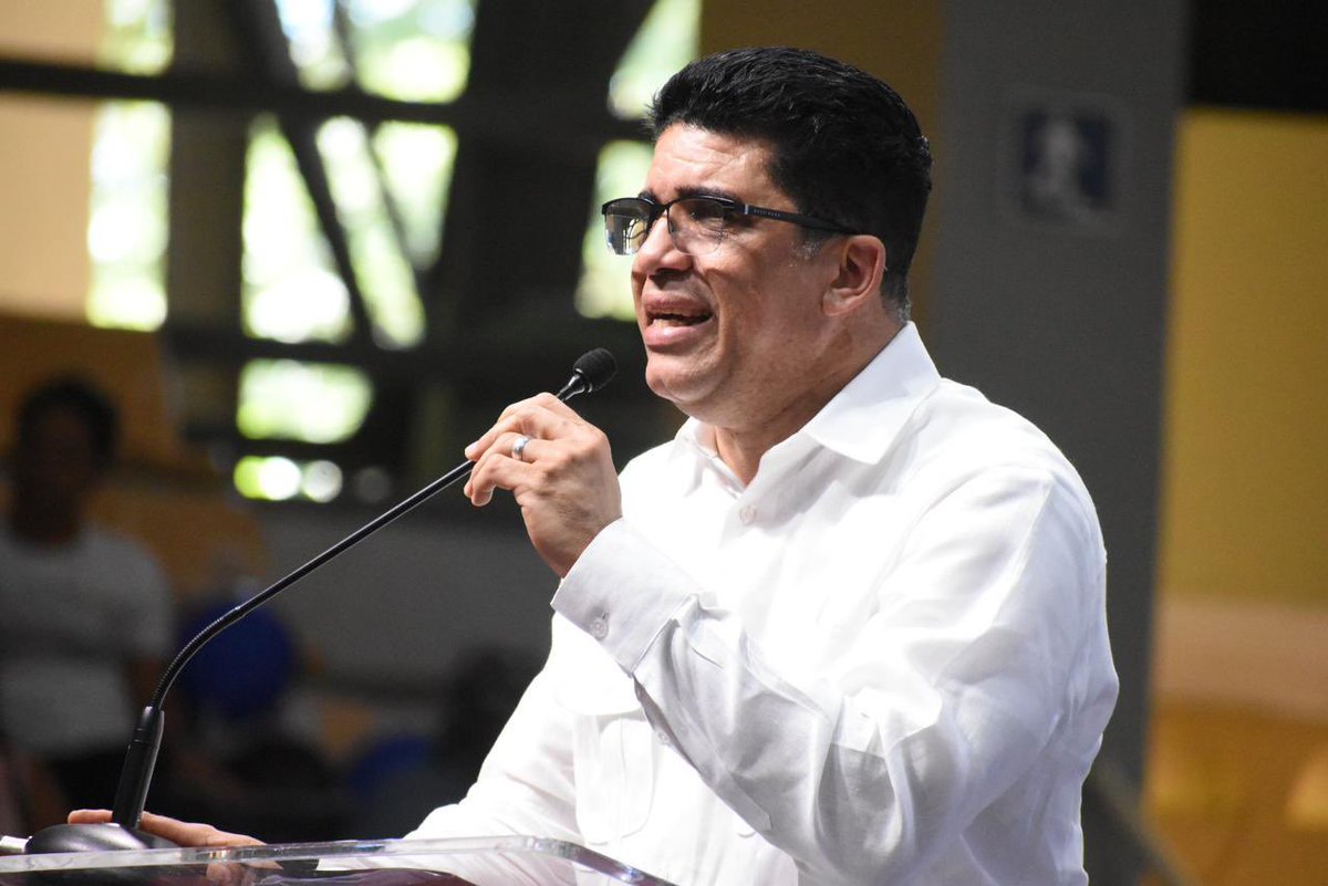 EducacionRDo's tweet photo. Dio Astacio, coordinador del Gabinete de la Familia, dijo que las acciones por medio de la creación de las mesas técnicas han logrado 21 políticas públicas y diversos acuerdos de cooperación con entidades públicas a favor de la familia dominicana 🇩🇴.

#DominicanaSeTransforma https://t.co/O1PHS8KLjD