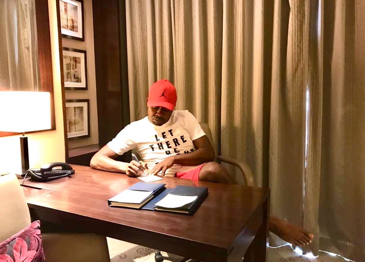 mshambuliaji's tweet photo. Kile chako kitakuwa chako tu hakuna haja ya haraka. Hakuna haja ya kuwa na wasiwasi. Vitu vizuri vyote vinachukua muda, na Allah anajua kilicho bora na yeye ndiye mpangaji bora. https://t.co/N05rc4kOfK