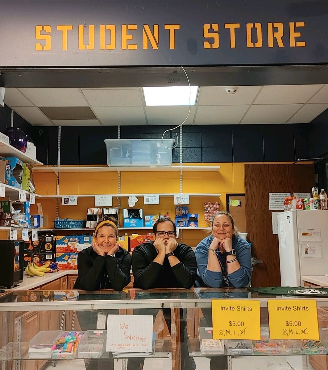 Hawthorn Wrestling Invitational…..working with the best! <a href="/HawthornMSN73/">Hawthornmiddlenorth73</a> <a href="/TheMsBalmes/">Kathryn Balmes</a> #BetterTogether