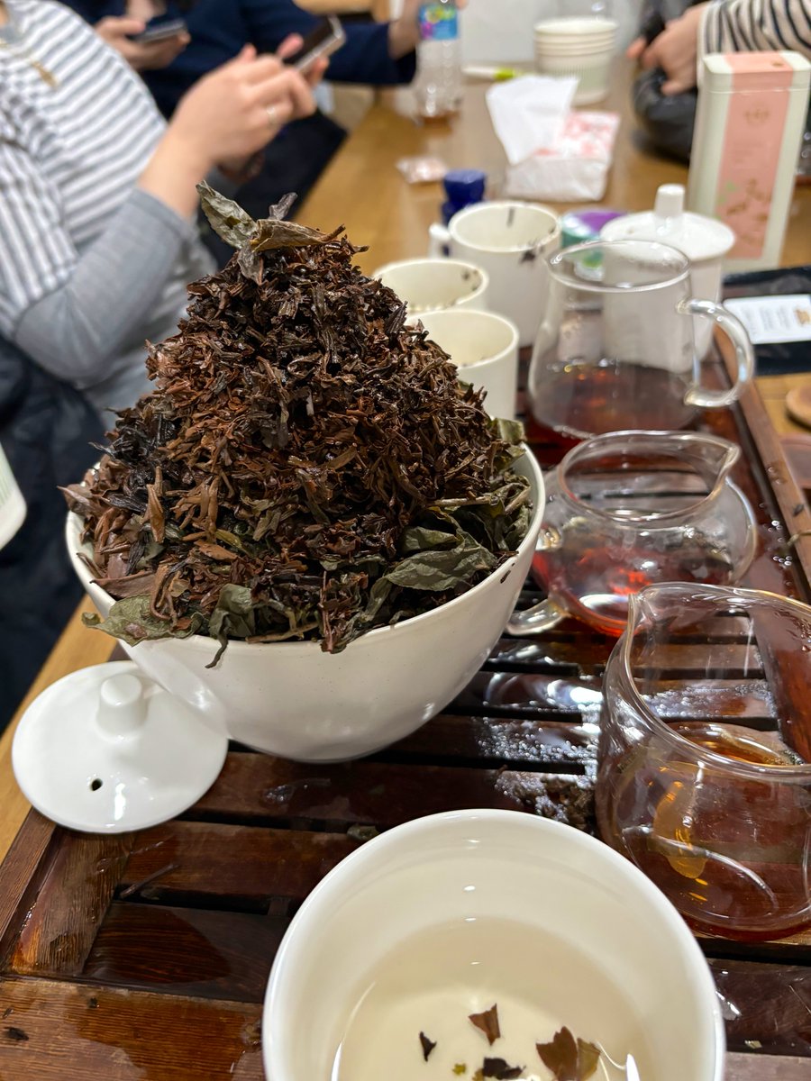 zhevntea's tweet photo. 한번 빼먹고 버리는 사치를 이만큼이나 https://t.co/HSiQjyVxac