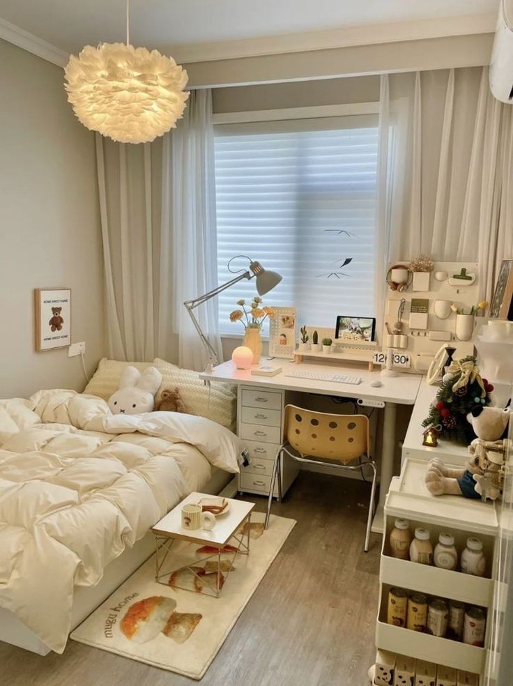 ijulijulan's tweet image. rekomendasi barang-barang yang bikin kamar estetik 
-a thread -
#bedroom #kamar #racunshopee #kado #lampu #cermin