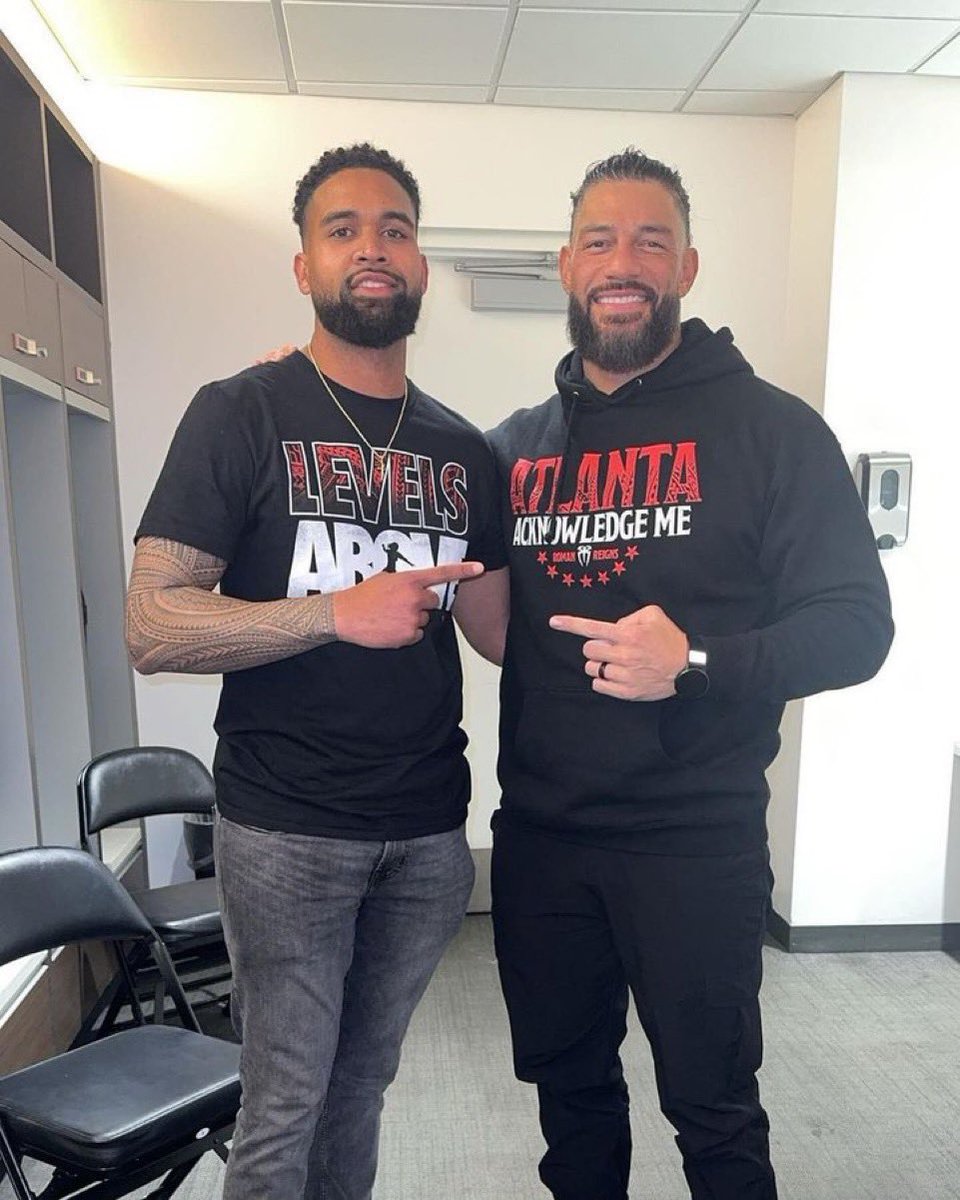 _RomansLegacy's tweet photo. It’s a family affair! I love that smile 😍

Roman Reigns with his cousin last night ! https://t.co/P7484EyvOv
