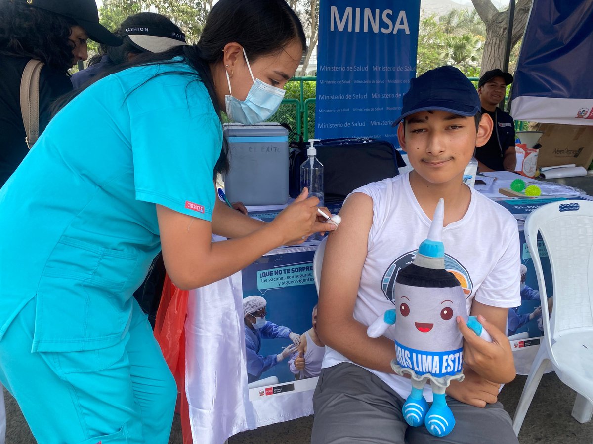 ¡Seguimos inmunizando a las poblaciones vulnerables contra el covid-19!
Estamos en el Parque de las Leyendas de Huachipa y mediante la @DirisLimaEste realizamos las vacunaciones a todos los asistentes.