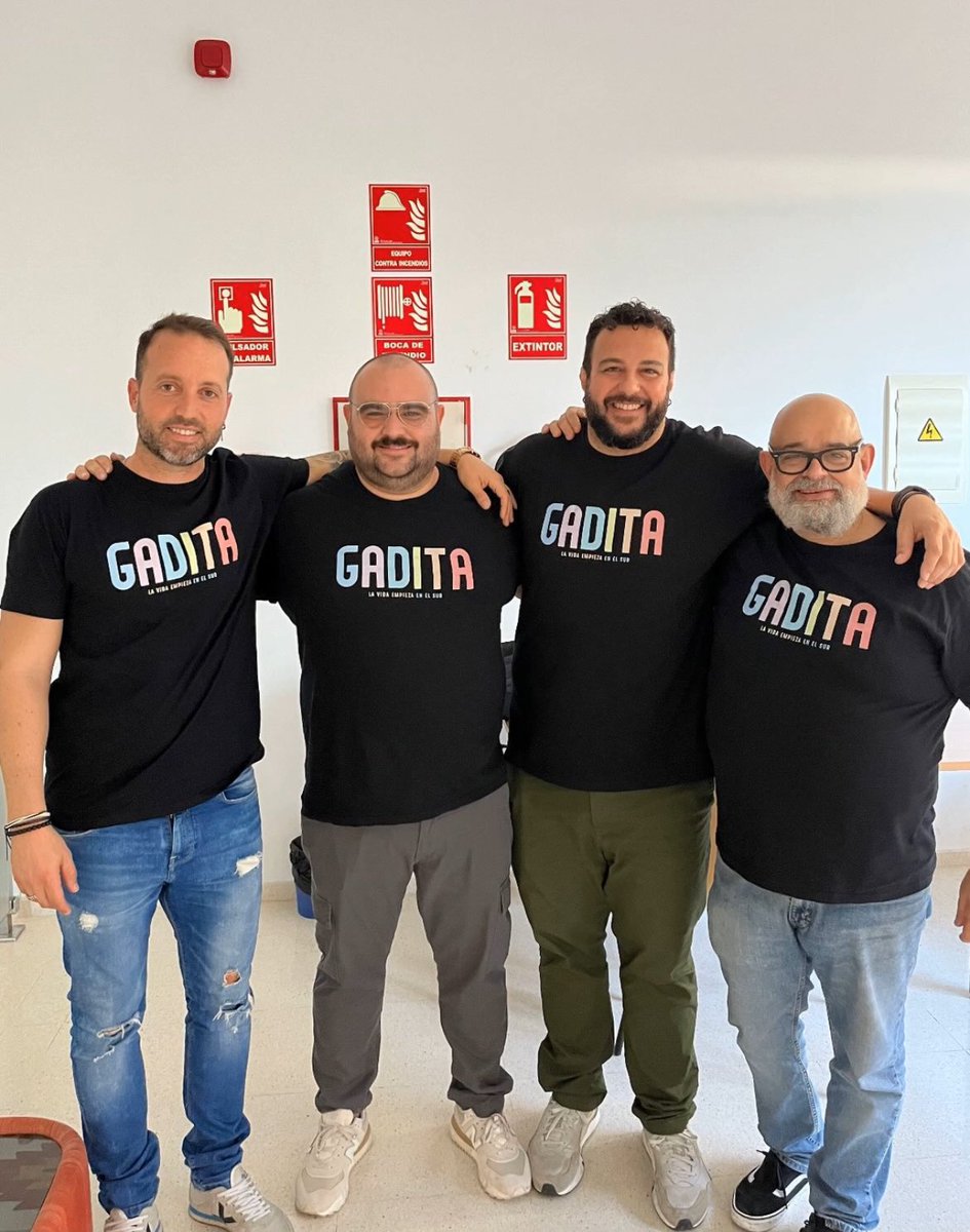 El #CarnavaldeCádiz está presente en Las Palmas de Gran Canaria de la mano de 𝗚𝗔𝗗𝗜𝗧𝗔

¡Casi ná! 🎭🩵

Gracias a <a href="/deibid_82/">Deibid ✨</a>, <a href="/ManuelSantande1/">manolin_santander</a>, <a href="/CanijodeCarmona/">Invi-ictus</a> y David  por confiar en nosotros 🤭

#Gadita #Casual #Moda #Cadiz #Carnaval #Canijo #LasPalmas