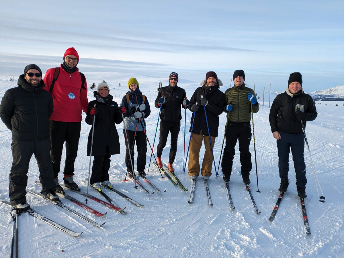 This morning I tried cross-country skiing for the first time! Lots of fun with @HenriquesLab @kschink et al. Not at all tired for my talk this afternoon 😄 #NBS2024