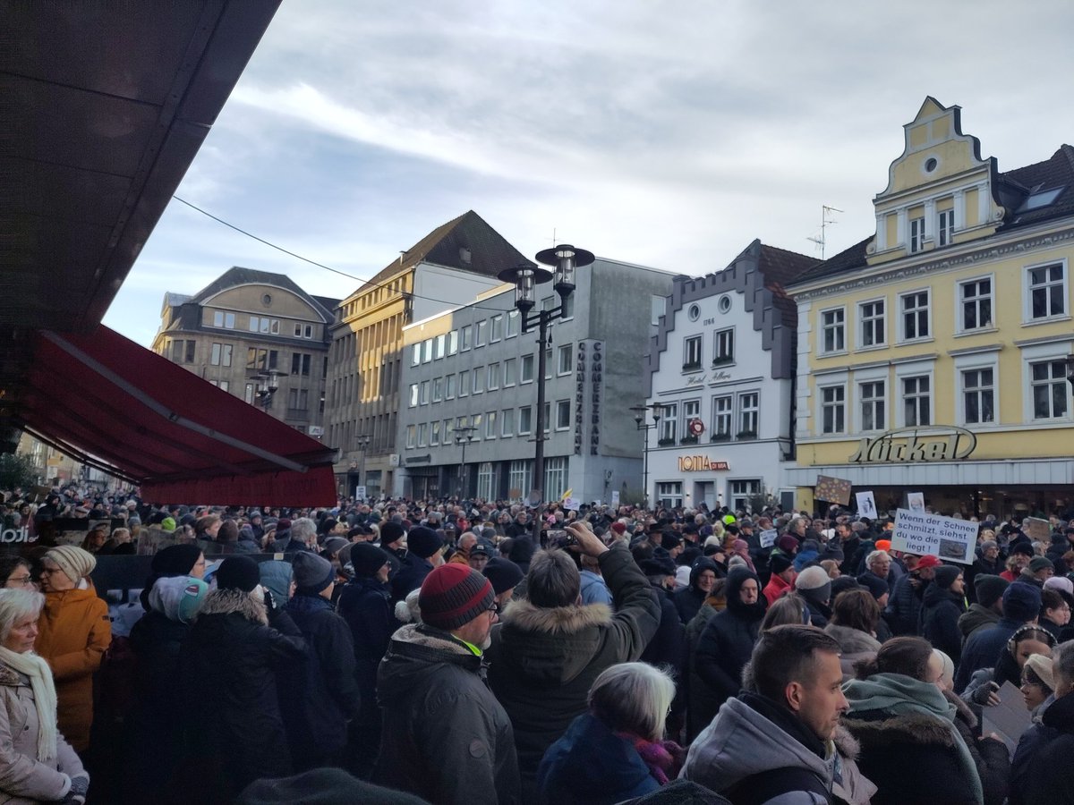 jadoch1987's tweet photo. @RealTadzioM Heimatkreis: Recklinghausen
20.01.
12.000 Teilnehmer https://t.co/Aa7HzPNMDp
