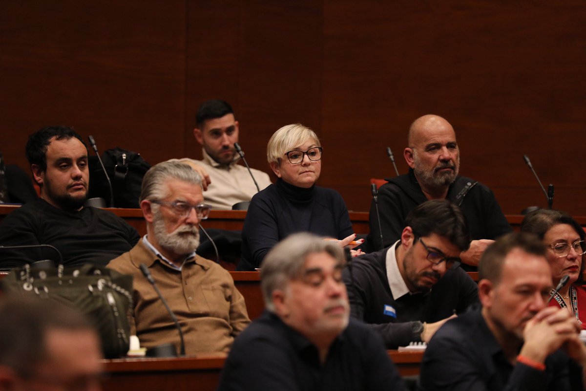 Cs_Tarragona's tweet photo. Ayer las nuevas Juntas de @Cs_Tarragona y de Terres de l’Ebre junto a compañeros del resto de juntas directivas de @CiutadansCs estuvimos en el #ParlamentObert con @carrizosacarlos para hablar de la acción política para el 2024.
Hay equipo,talento y experiencia.
#SeguimosCS 💪🏻 https://t.co/K4vVdX5clp