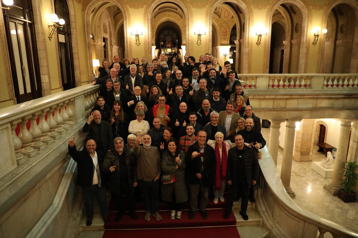 Cs_Tarragona's tweet photo. Ayer las nuevas Juntas de @Cs_Tarragona y de Terres de l’Ebre junto a compañeros del resto de juntas directivas de @CiutadansCs estuvimos en el #ParlamentObert con @carrizosacarlos para hablar de la acción política para el 2024.
Hay equipo,talento y experiencia.
#SeguimosCS 💪🏻 https://t.co/K4vVdX5clp