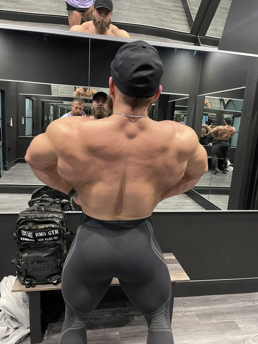 All the back 🐢 🍑 https://t.co/JOwgqbFkkx https://t.co/Fyt283DVEX