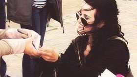 au supercorp - the record

Era uma história clichê e simples: Kara Danvers, de maneira silenciosa e bastante dolorida, é apaixonada por sua melhor amiga, Lena Luthor. Cansada de guardar dentro de si, a vocalista decide tomar uma decisão sem volta: compor um álbum sobre isso.