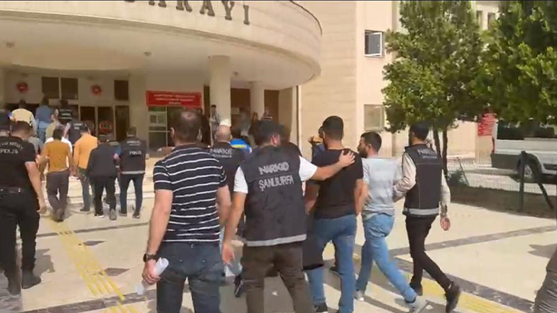 urfapusula's tweet photo. 🔴Urfa'nın 2 ilçesinde operasyon! 

🔴Çok sayıda tutuklu var! 

https://t.co/lwWmmDXMAe 

#şanlıurfa #operasyo #sondkika