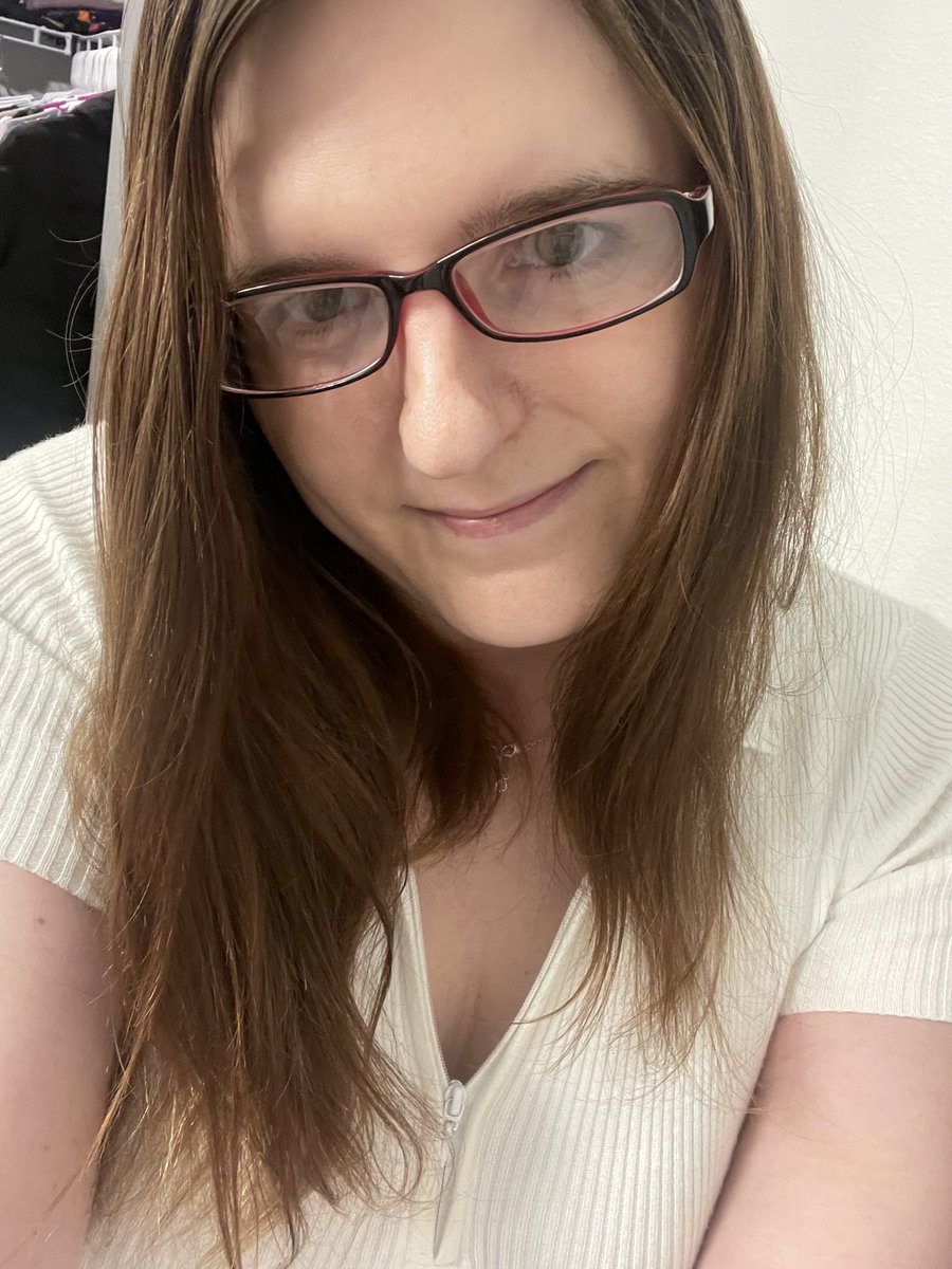 GoodToBeRachel1's tweet photo. First selfie of 2024. No makeup. No filters. Just me. https://t.co/ABmQIBoTbU