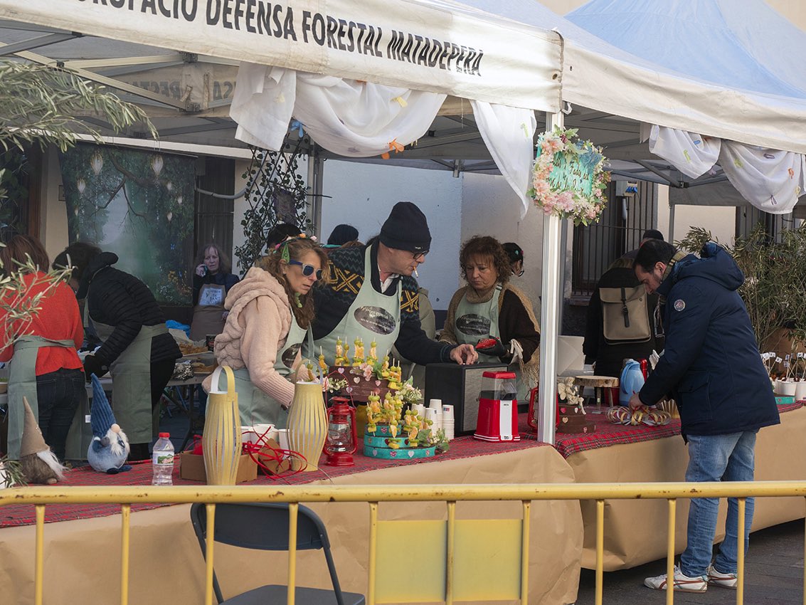 nil_lopez's tweet photo. Com ja és tradició, el sol i el fred de gener, ens han acompanyat en aquest dissabte de les festes de Sant Sebastià, que ha tingut actes molt destacats com el gran concurs de grimpaires i la mostra gastronòmica. 
Gaudiu molt de les festes! #Matadepera https://t.co/dDFAgzpnEd